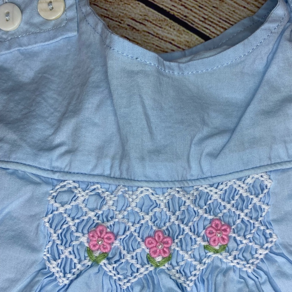 Smocked sleeveless dress - Picture 4 of 5